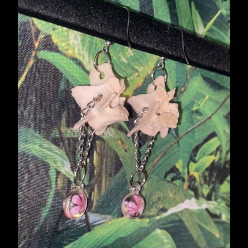 Real Possum Vertebrae Glass Flower 🌸 Charm Earrings - Picture 16 of 17